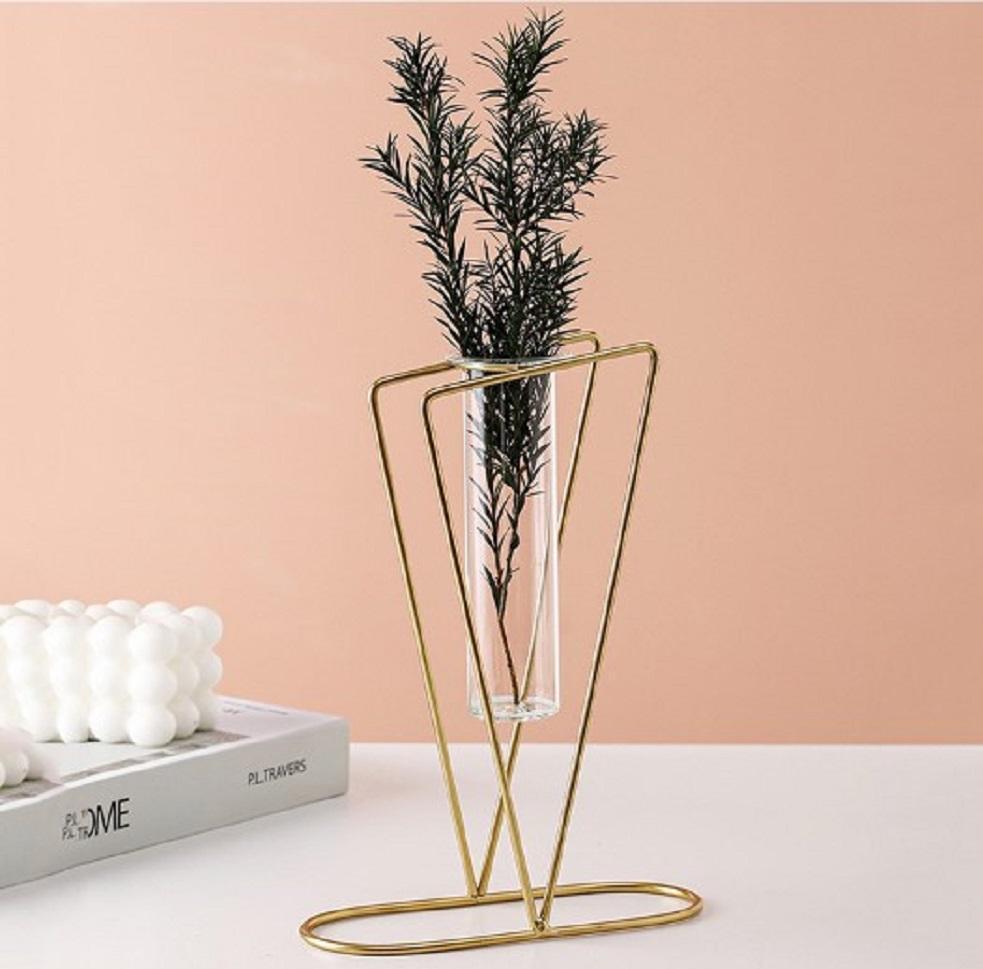 Golden Metal Vase - 1 Pc Elegant Decor