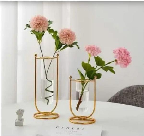 Beautiful Golden Metal Vase - 1 Pcs Elegant Home Decore