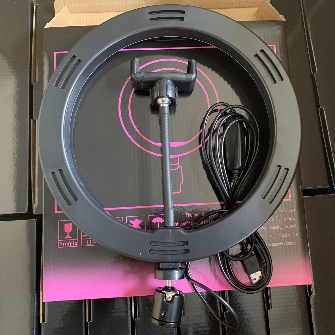 Adjustable Light Modes Like Daylight, Warm, White & Cool White Ring light